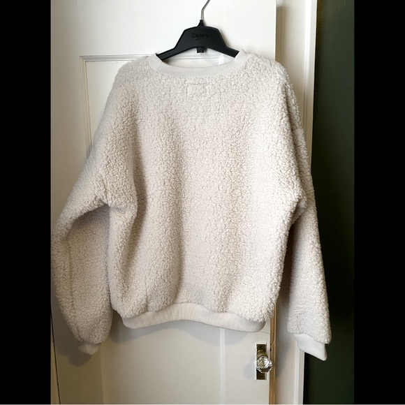 American eagle fuzzy sherpa crew neck. - Picture 2 of 2